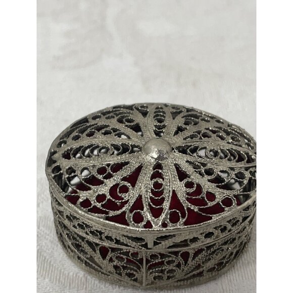 Vintage Filigree Trinket Box Red Velvet Lining Ornate Oval Design Jewelry Holder - Picture 9 of 13